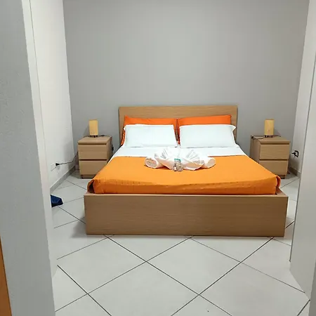 9 Minutes From Termini - Loft With Free Wi-fi And Netflix Appartamento