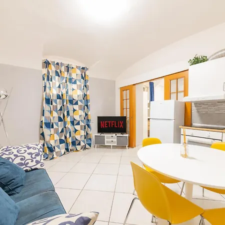 9 Minutes From Termini - Loft With Free Wi-fi And Netflix Appartamento *